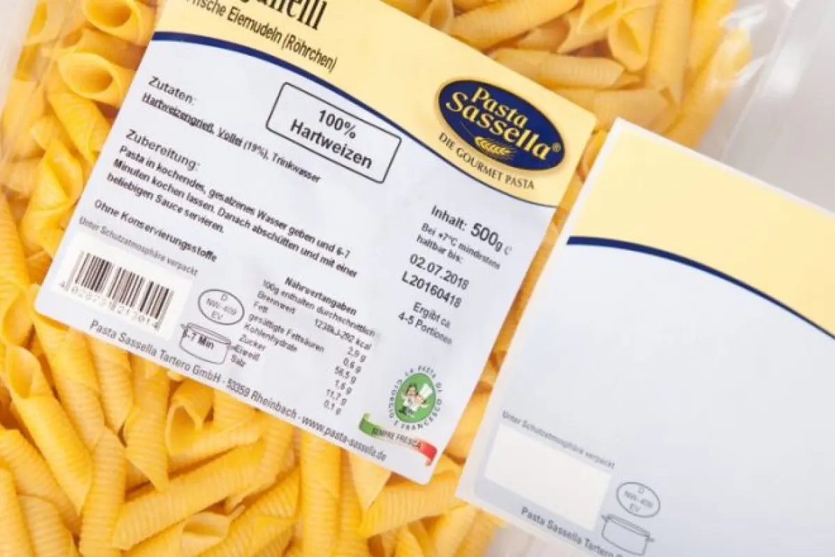 Produktkennzeichnung mittels Lebensmittel-Etikett auf Nudelverpackung