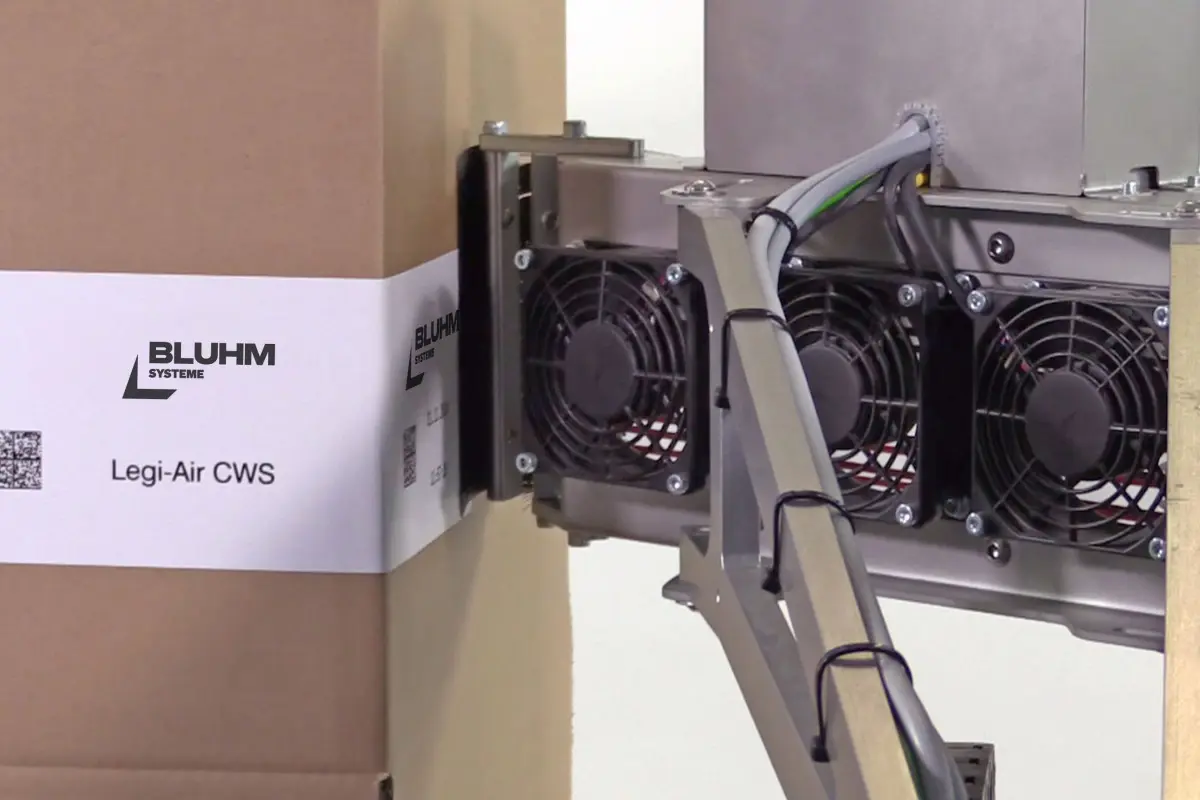 Corner wrap labeling applicator