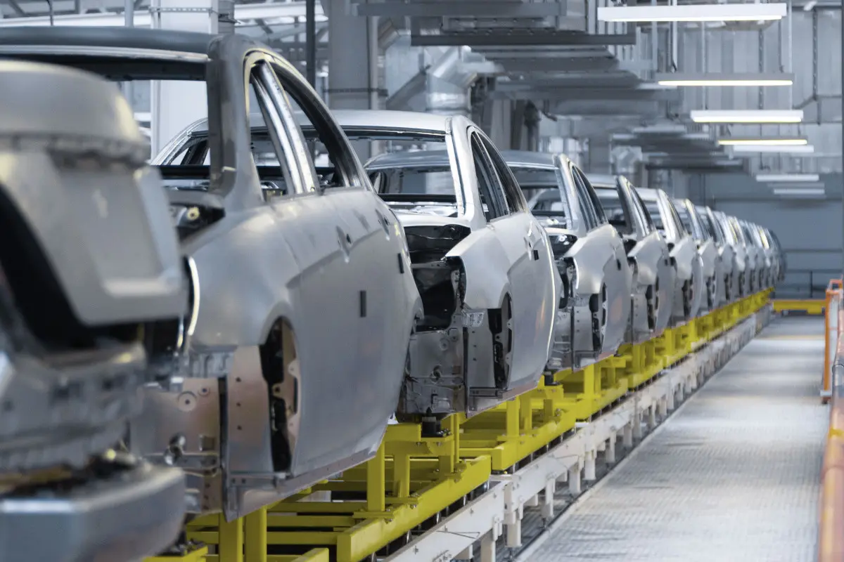 Production line in the automotive industry featuring labelling technology